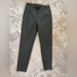 Women’s lululemon athletica softstreme pants - Size 8